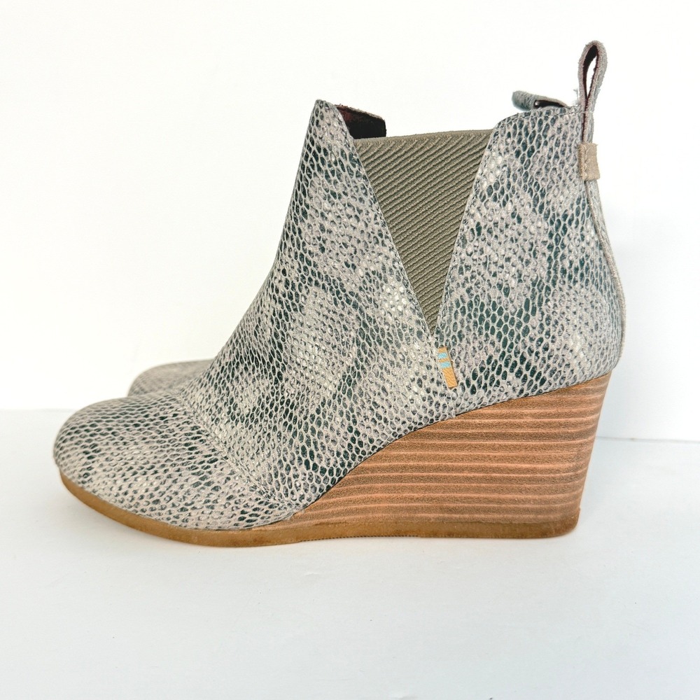 TOMS Women's Wedge Ankle Boots‎ Snake Print Elastic Side Booties sz 8 moto indie